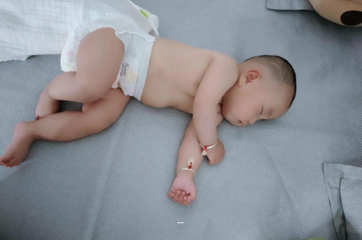 祁东宝宝突然很多眼屎
